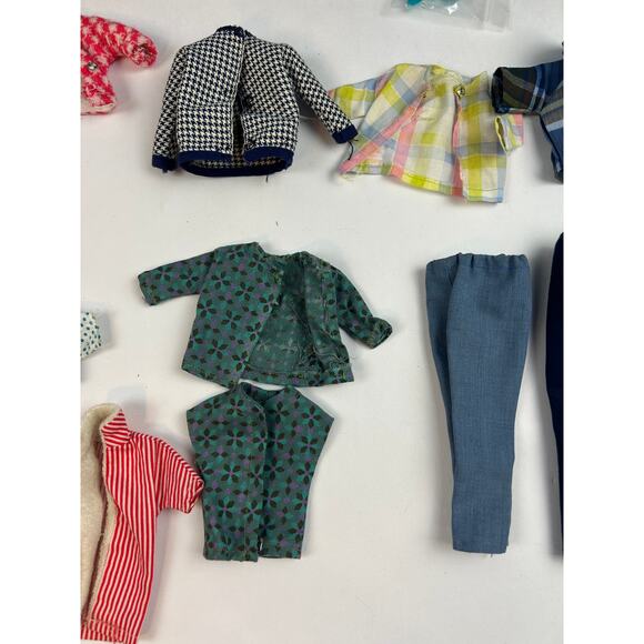 1960s Barbie & Ken Lot: Bubblecut, Flocked Ken, Wardrobe Case, Tagged Ken - Picture 8 of 16